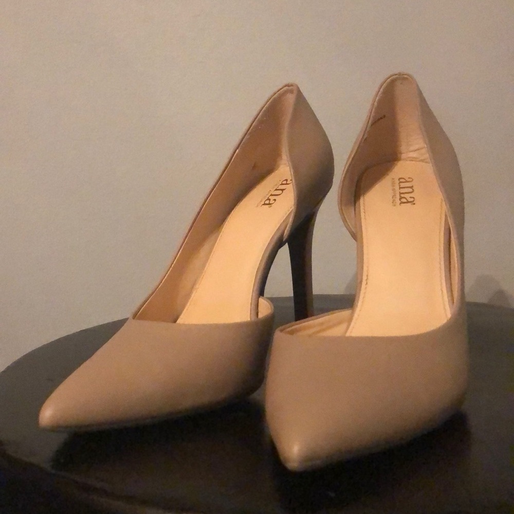 Nude shoes